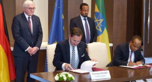 أديس أبابا توقع اتفاقية مع شركة فولكس واجن الألمانية لإنشاء مصنع للسيارات في إثيوبيا