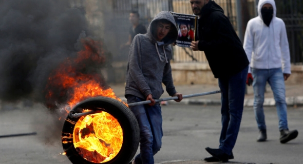 الهلال الأحمر الفلسطيني: إصابة 243 فلسطينيا بمواجهات مع الجيش الإسرائيلي في الضفة وغزة