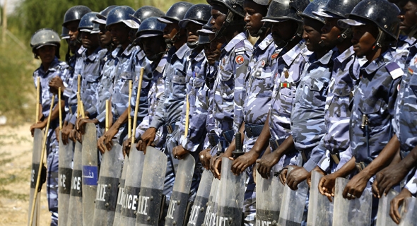 عضو في الحزب الحاكم السوداني يكشف أسباب الإفراج عن المعتقلين