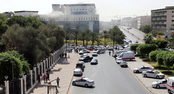 خوفا من “داعش”.. نزوح أهالي الجفرة الليبية لتسليمهم أحد أمراء التنظيم