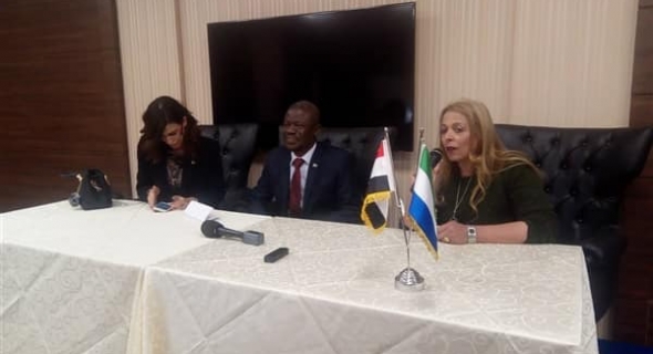 سفير سيراليون بالقاهرة: حظرنا سيطرة الأجانب على خامات الأخشاب.. وصناعة الأرز الرافد الرئيسي للأمن الغذائي