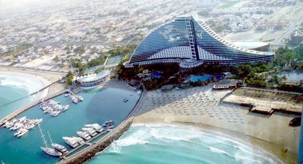 6 شواطئ عمانية تزخر بالجمال والتنوّع البيئي والجيولوجي