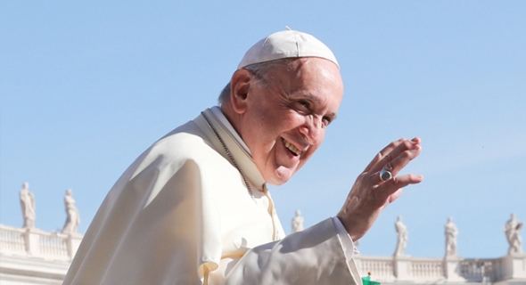 البابا فرنسيس يدعو إلى اعتبار المسلمين “شركاء” فى التعايش السلمى