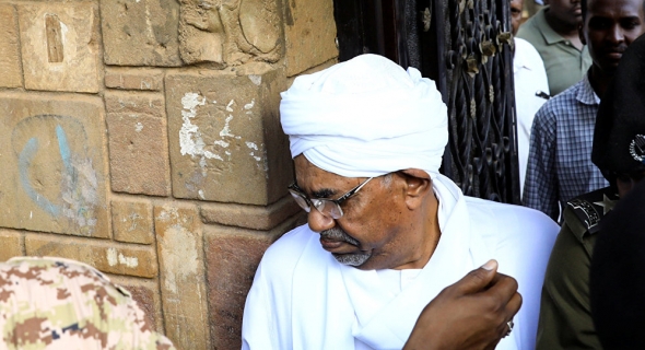 مفاجأة.. النيابة السودانية تطلب البشير والسجن يقول إنه ليس نزيلا