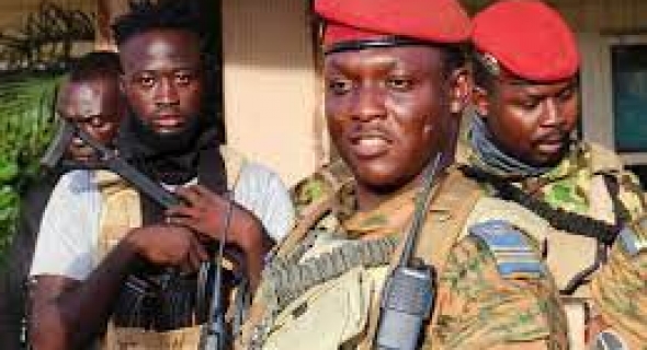 زعيم الانقلاب في بوركينا فاسو إبراهيم تراوري رئيساً انتقالياً للبلاد