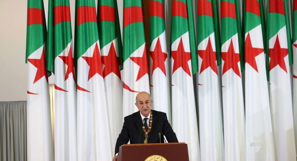 الرئيس الجزائري يكشف عن متواطئين داخل البلاد يتلقون أموالا من الخارج لزعزعة الاستقرار