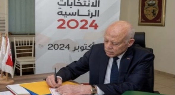 قيس سعيد يتقدم بملف ترشحه لأول انتخابات رئاسية وفقا لدستور 2022