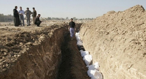 العراق يعلن إنهاء عملية استخراج الرفات من أولى المقابر الجماعية في سنجار